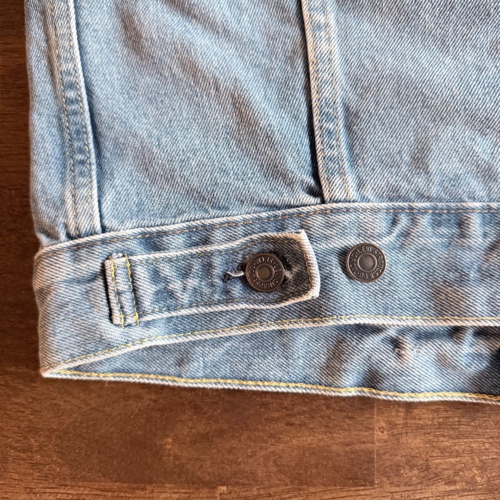 Levis Trucker Jacket Light Wash Denim Button Front Jean Jacket Womens Small NEW - Picture 9 of 10